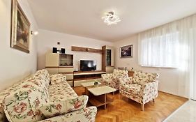 Split City Apartment Rosemary